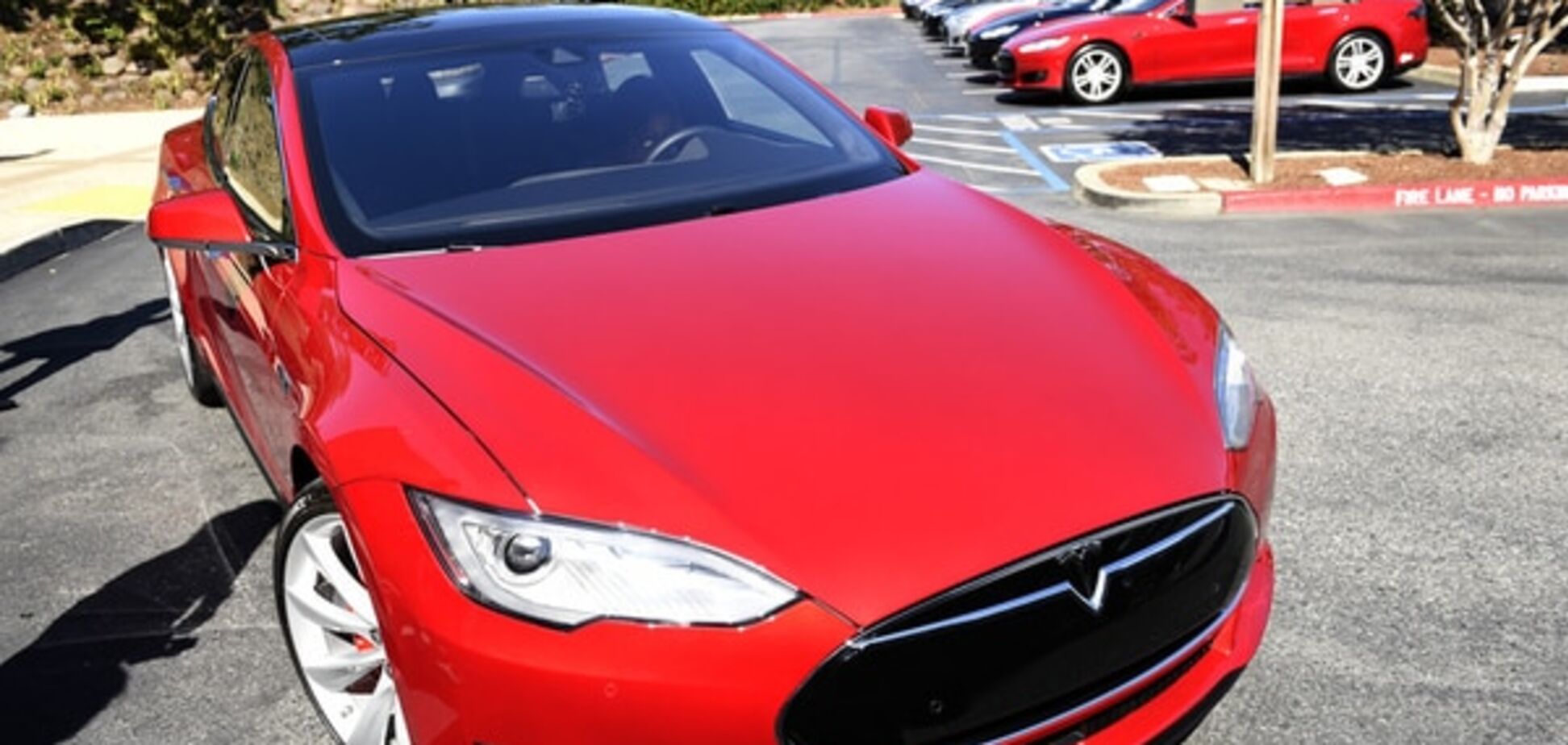 Tesla стала доступнішою: нардепи скасували мито на електромобілі