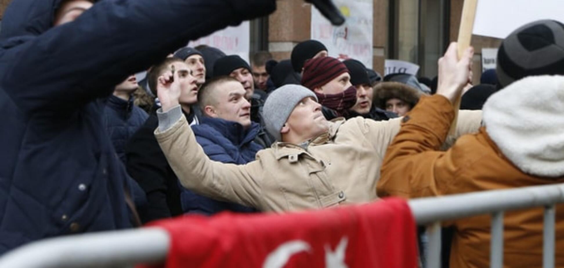 Сотник назвал погром посольства Турции в Москве фашизмом