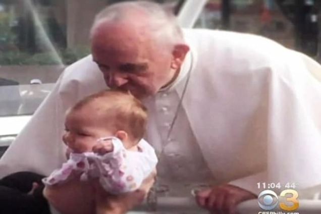 Чудо Папы Франциска: поцелуй понтифика спас ребенка