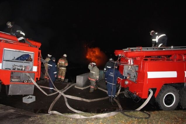 Рятувальники назвали попередню причину масштабної пожежі у Києві