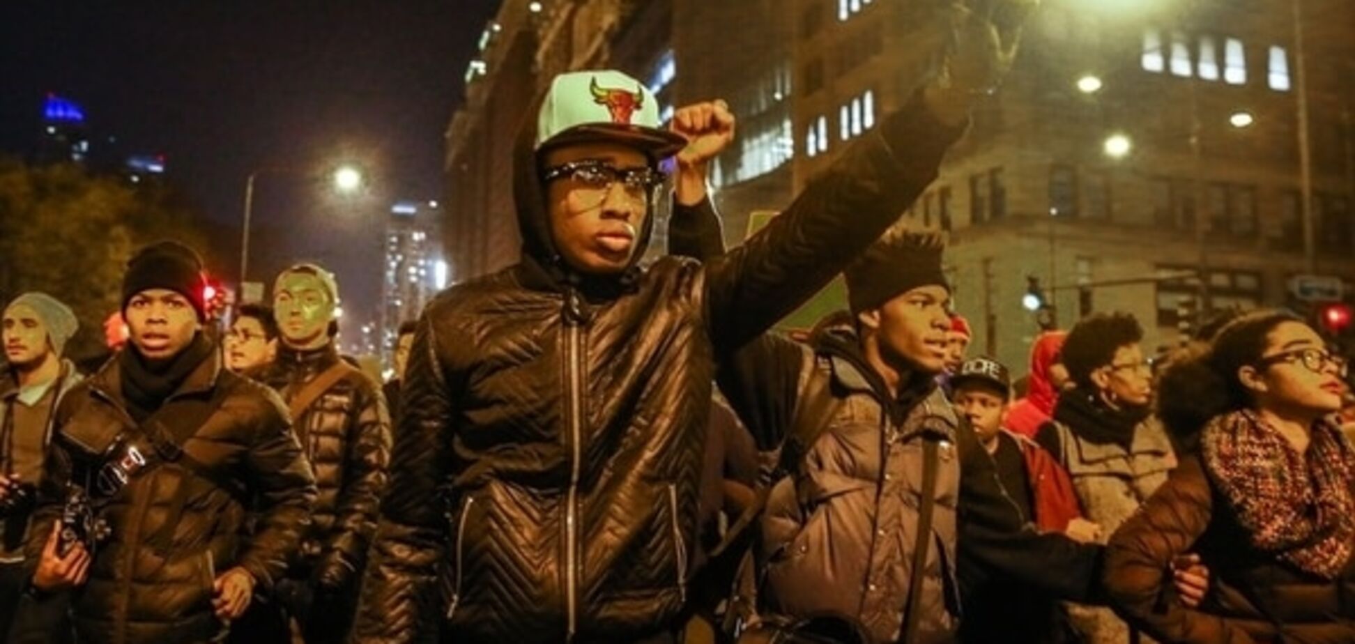В Чикаго разгорелся бунт после убийства темнокожего подростка: фоторепортаж