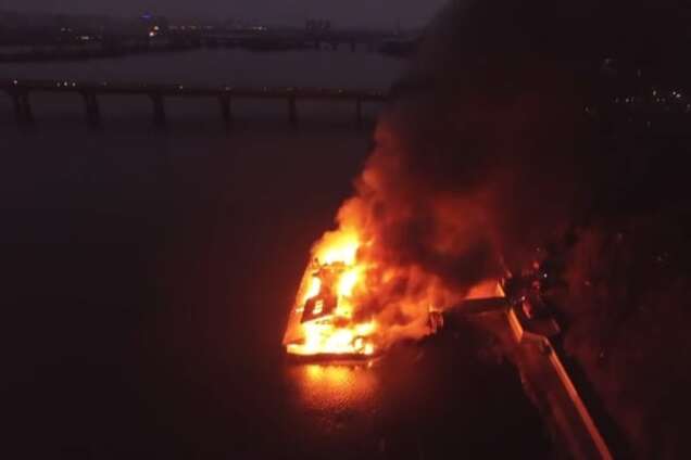 Масштабный пожар в Киеве сняли с высоты птичьего полета: видеофакт