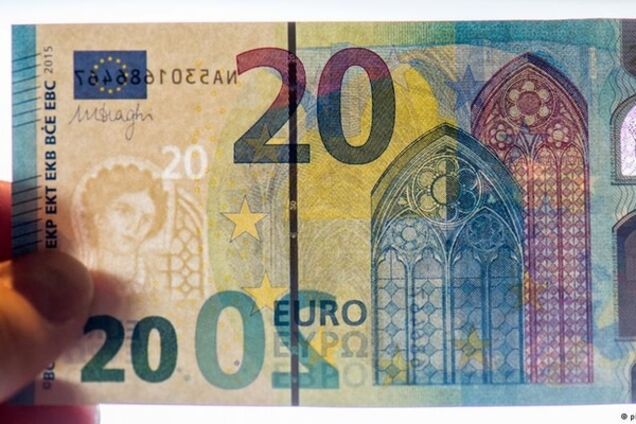 Внимание, готика: появилась новая купюра в 20 евро. Фотофакт