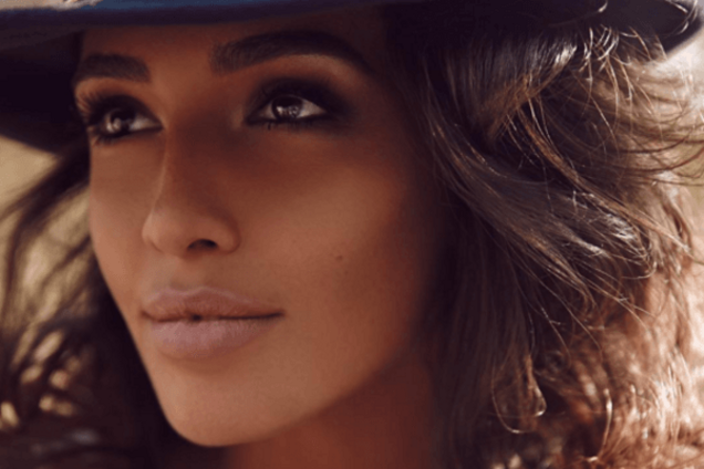 Санта Димопулос в Майами похвасталась идеальной растяжкой