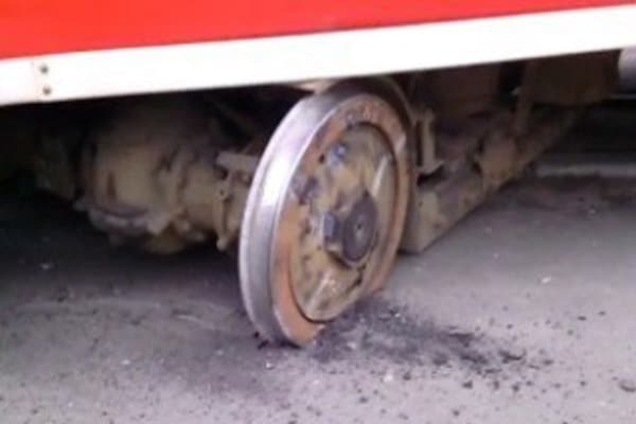 В Киеве сошел с рельс трамвай: фотофакт