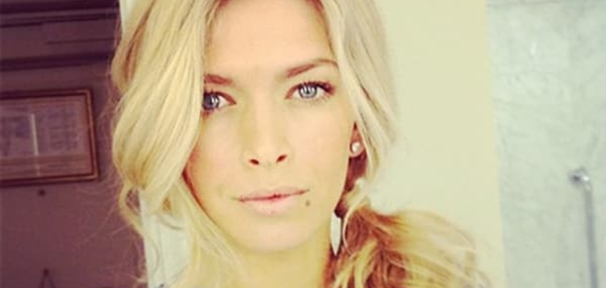 Чудо в перьях: Вера Брежнева примерила прозрачное платье