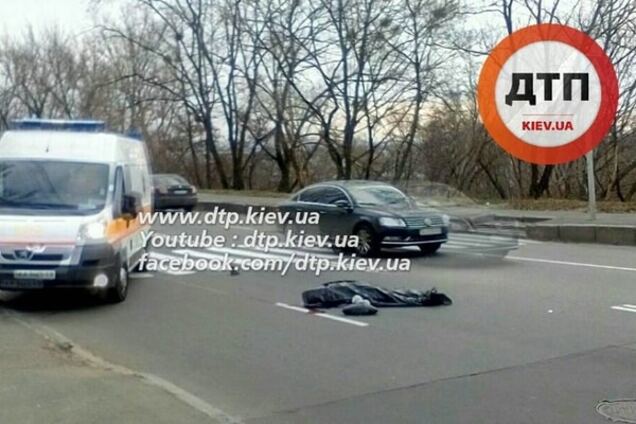 В Киеве автомобиль сбил насмерть женщину