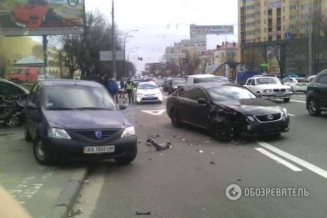 У Києві Lexus протаранив три автомобілі: опубліковані фото