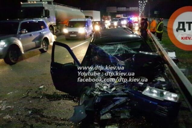 В Киеве произошло масштабное ДТП: четыре авто, шесть пострадавших