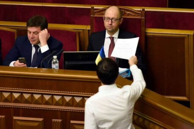 Яценюк эмоционально отреагировал на уголовное производство против Мартыненко: фотофакт