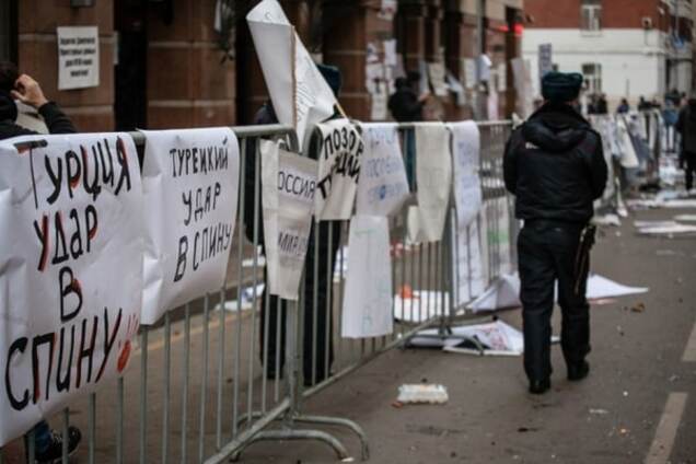 Дорогие россияне, спешу вас заверить, удар в спину выглядит не так