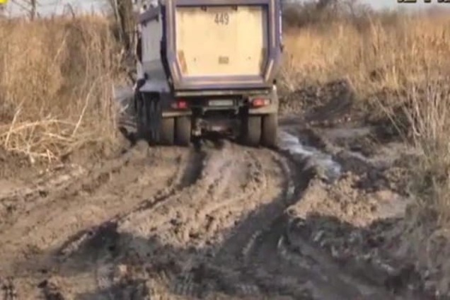 Испытание асфальтом: журналисты нашли адскую 'дорогу' на Киевщине