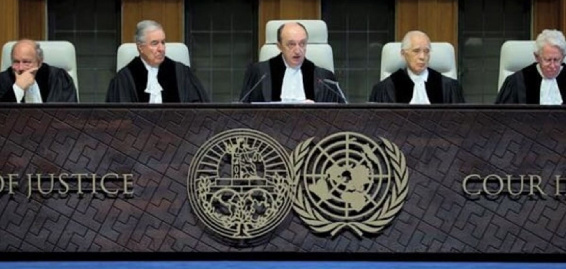 Почему Порошенко оттягивает признание юрисдикции Гааги