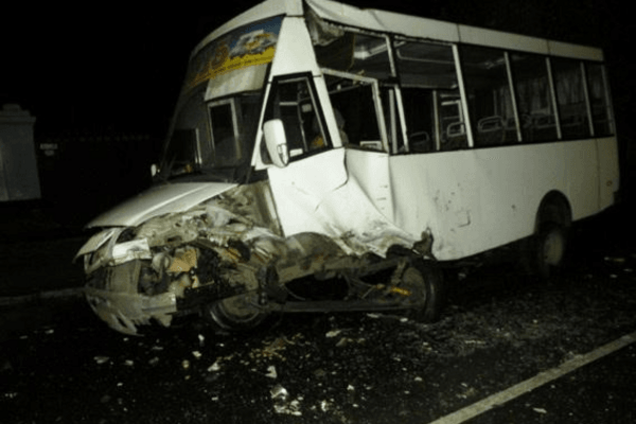 В Николаеве легковушка разбила маршрутку с пассажирами: опубликованы фото