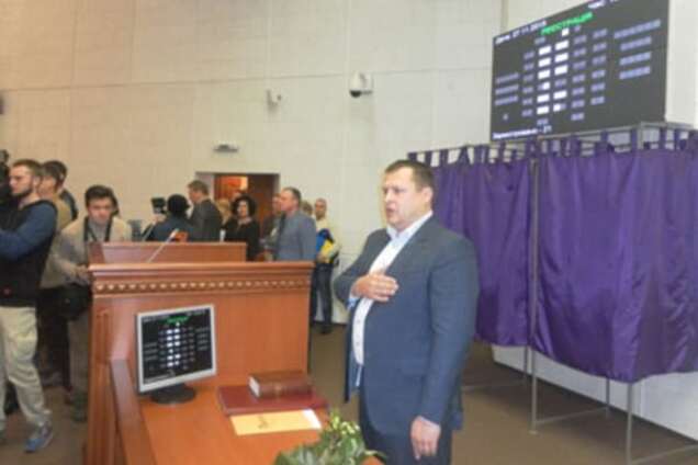 Новый горсовет Днепропетровска: Филатова не представили, депутаты разошлись