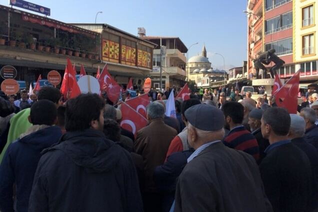 'Мы против Путина': в Турции митинговали против российской агрессии