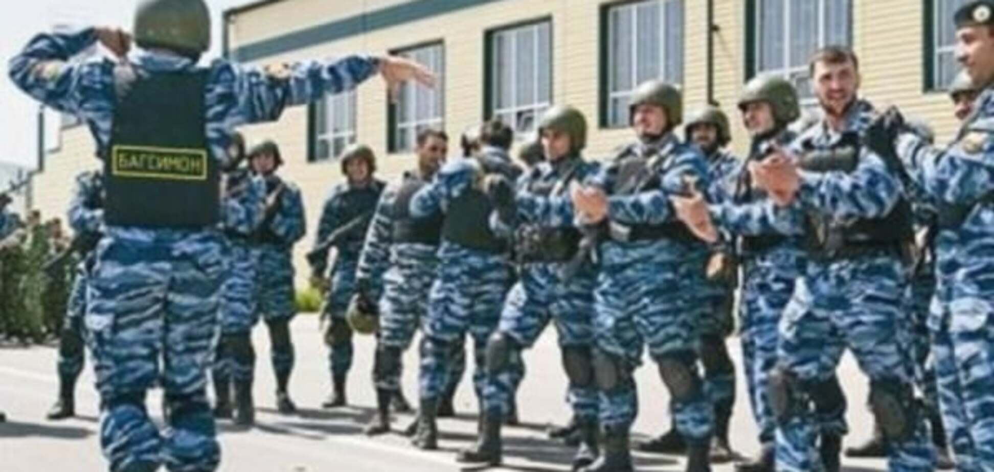 У Кадирова запевнили, що не наказували чеченським поліцейським старанно молитися