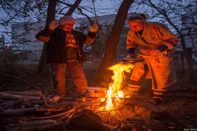 Блэкаут в Крыму: еда на кострах и гнев на кухнях - фоторепортаж