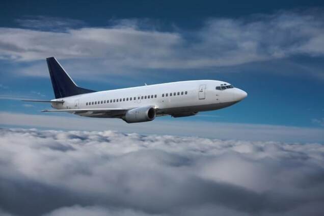 ЗМІ: Україна закрила небо для чартерних рейсів