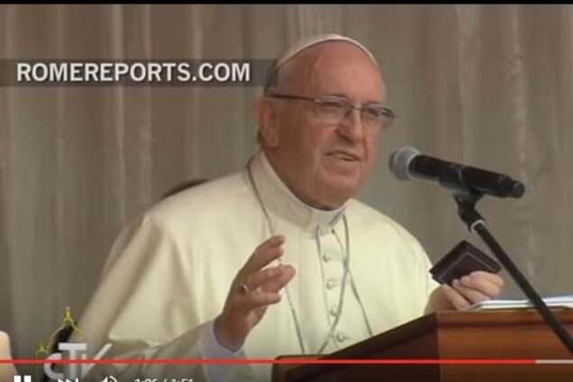 Папа Франциск показал две вещи, которые всегда носит в кармане