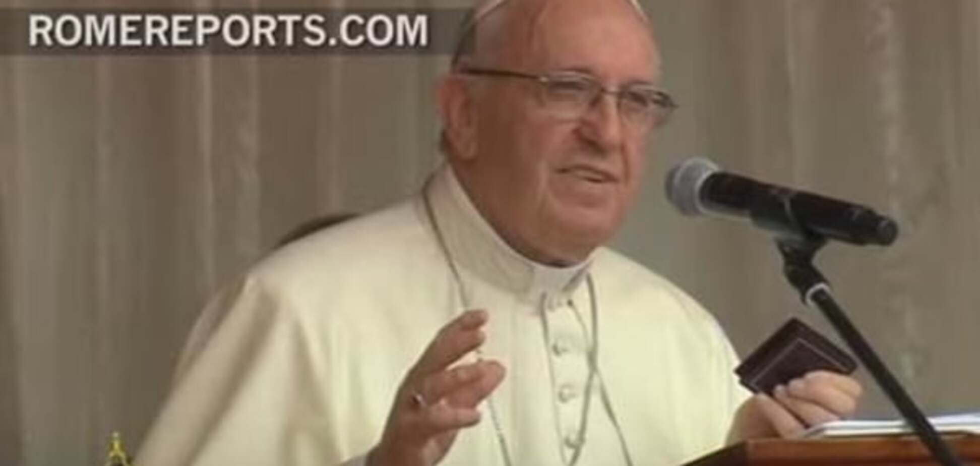 Папа Франциск показал две вещи, которые всегда носит в кармане