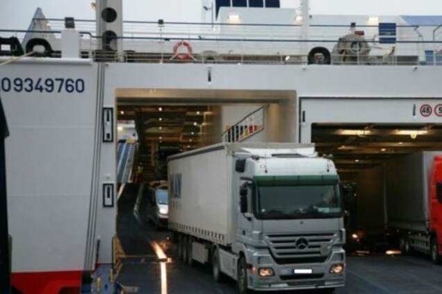 Турецькі пороми відмовилися перевозити вантажівки з номерами Росії