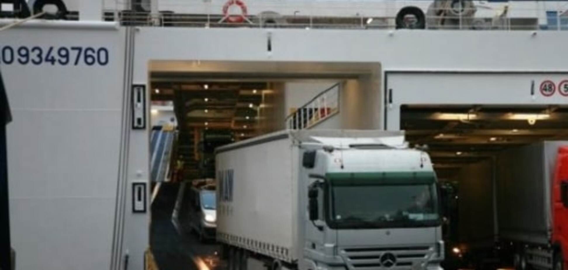 Турецкие паромы отказались перевозить грузовики с номерами России