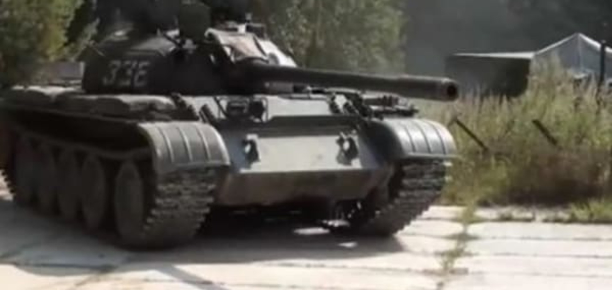 Росіянин у Латвії розсікав по вулицях на танку
