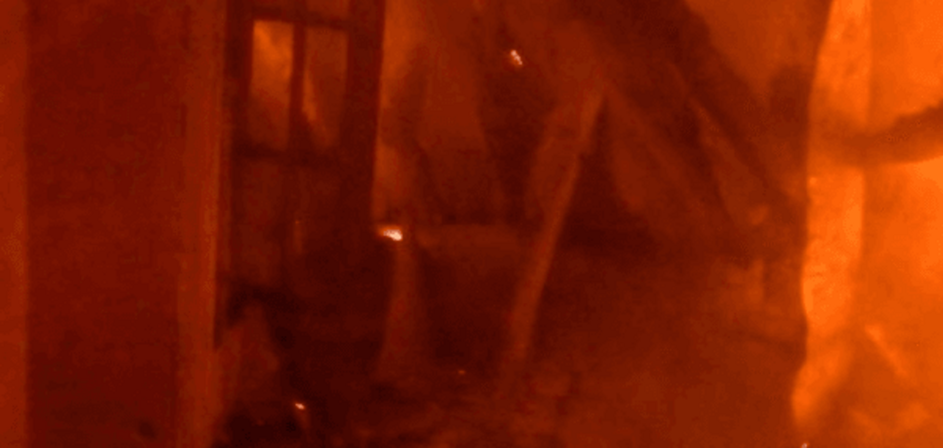 Донецьк потрапив під обстріл: вибухи і палаючі будинки