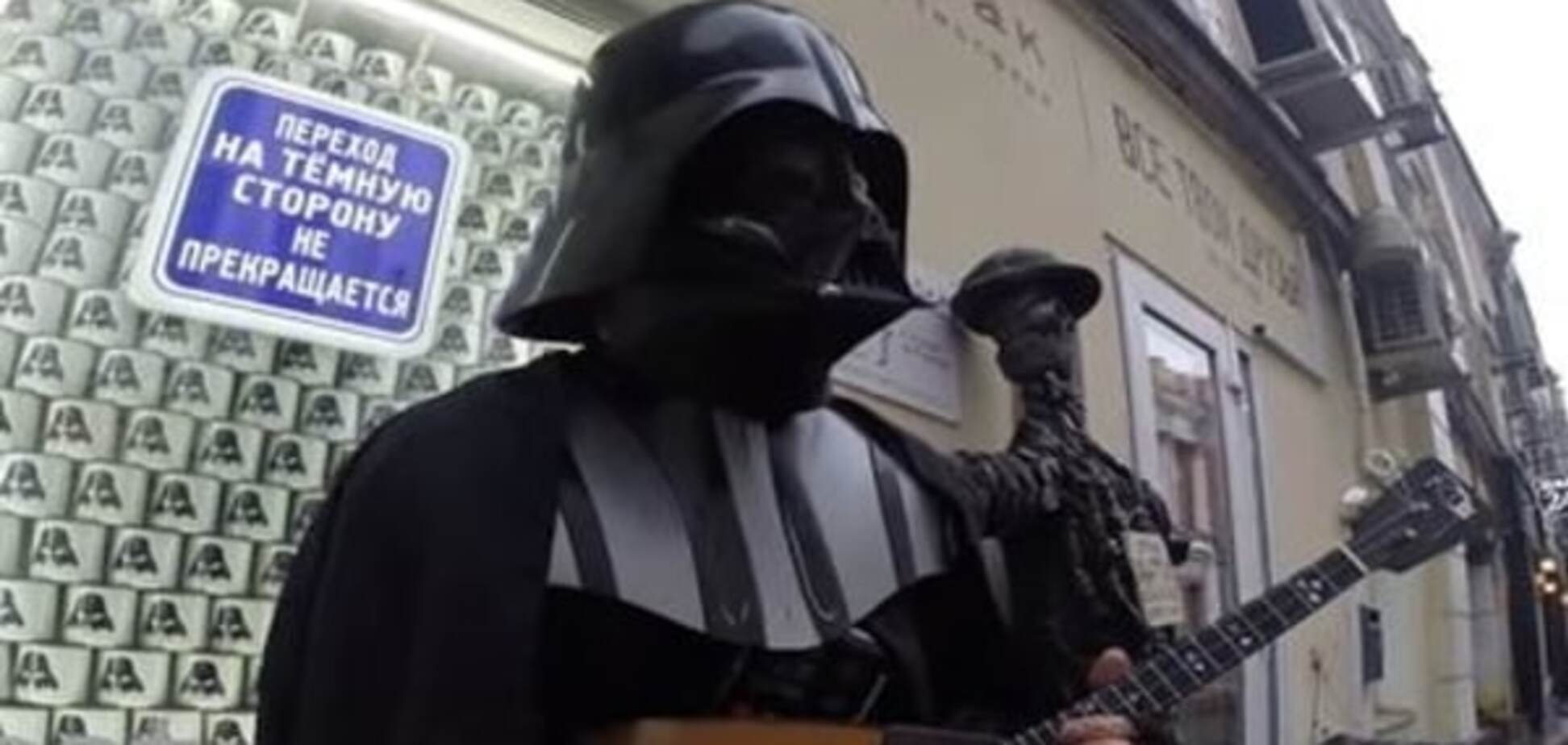 А где медведи? В Москве Дарт Вейдер заиграл на балалайке