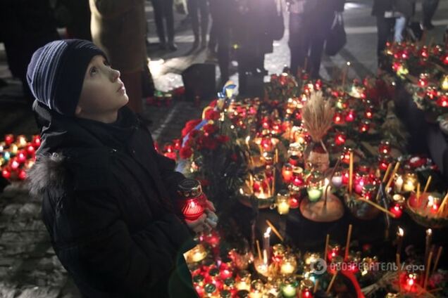 В Украине и в мире проходит акция памяти жертв Голодомора 'Зажги свечу'