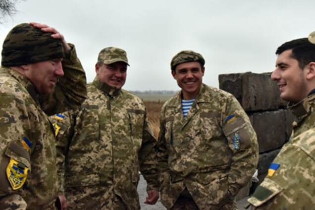 В Мариуполь в поддержку одного из кандидатов приехали мужчины в камуфляже