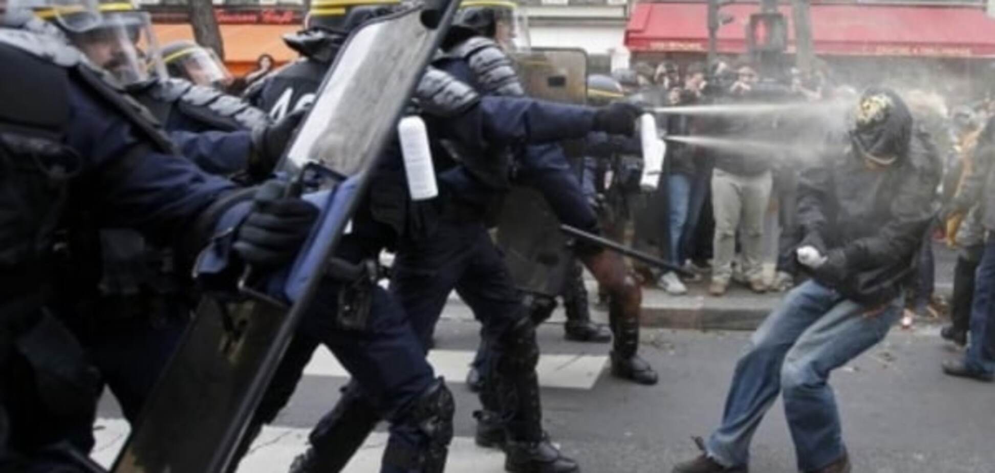 В Париже полиция открыла стрельбу по митингующим: появились видео и фото столкновений