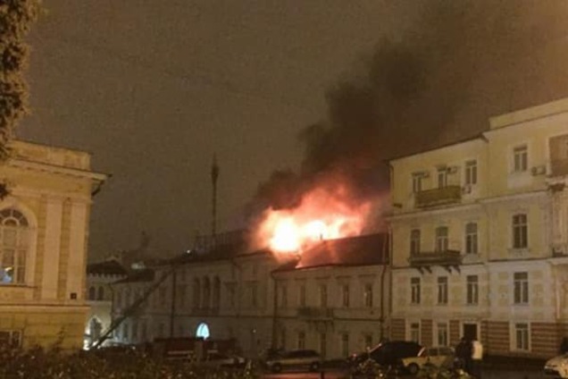 В Одессе ночью горел волонтерский центр: опубликованы фото с места ЧП