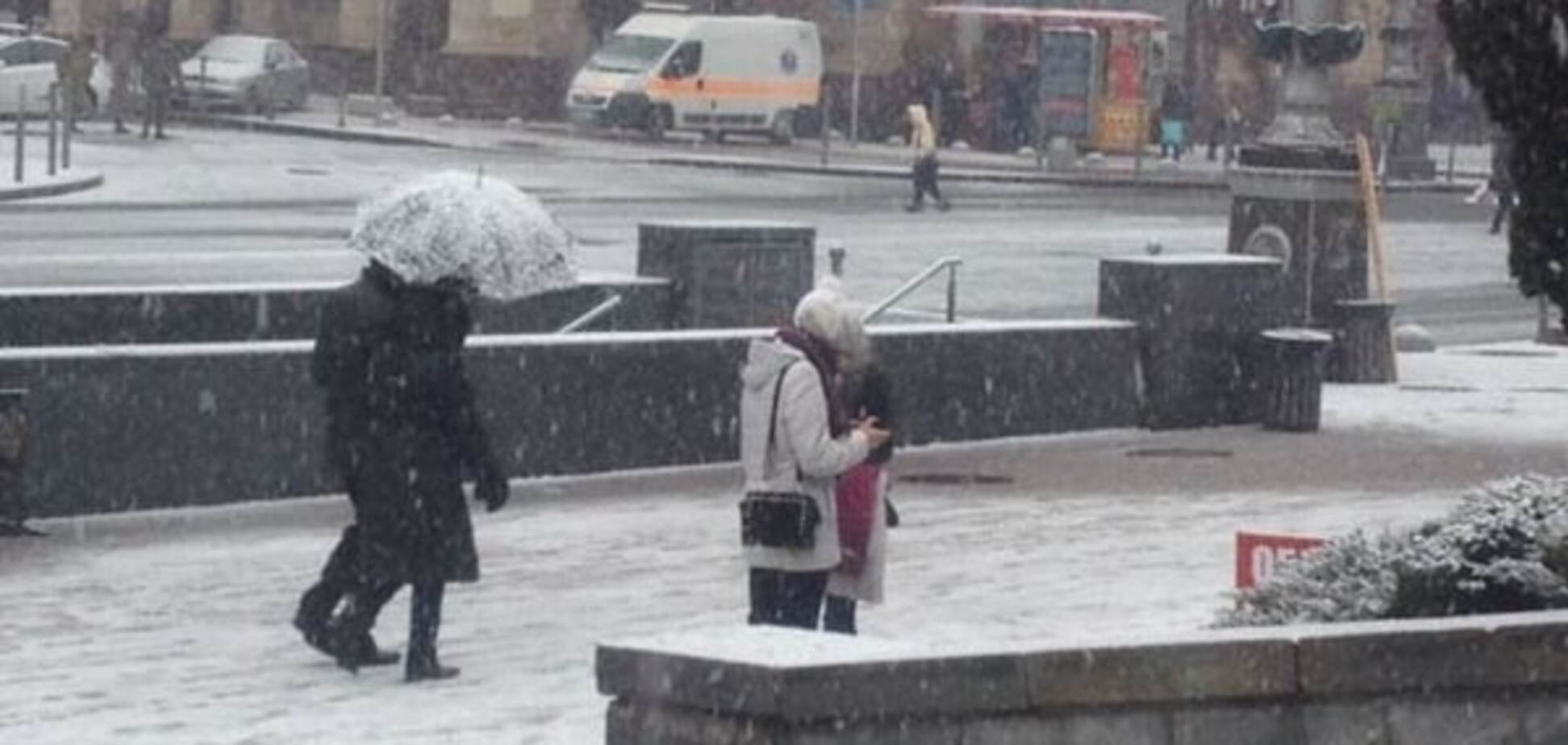 Не могу не поделиться! Киевляне эмоционально отреагировали на первый снег в соцсетях 