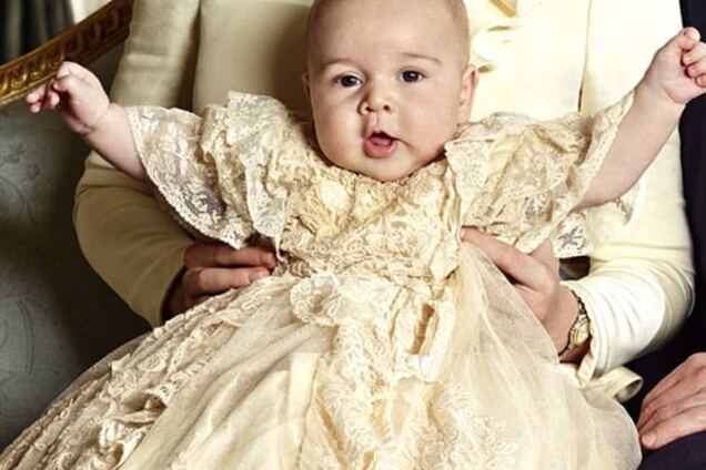 В соцсети выложили новые фото очаровательной принцессы Шарлотты