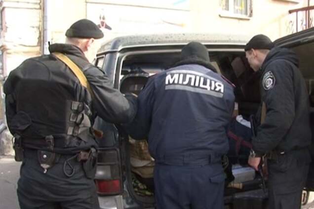 В Киеве милиция задержала авто с оружием: опубликованы фото и видео