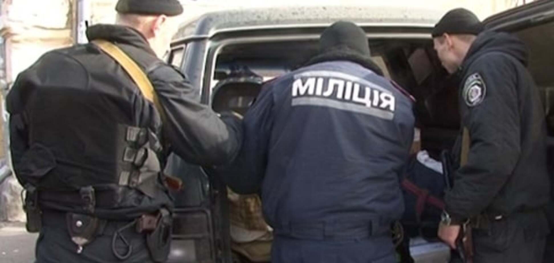 У Києві міліція затримала авто зі зброєю: опубліковані фото і відео