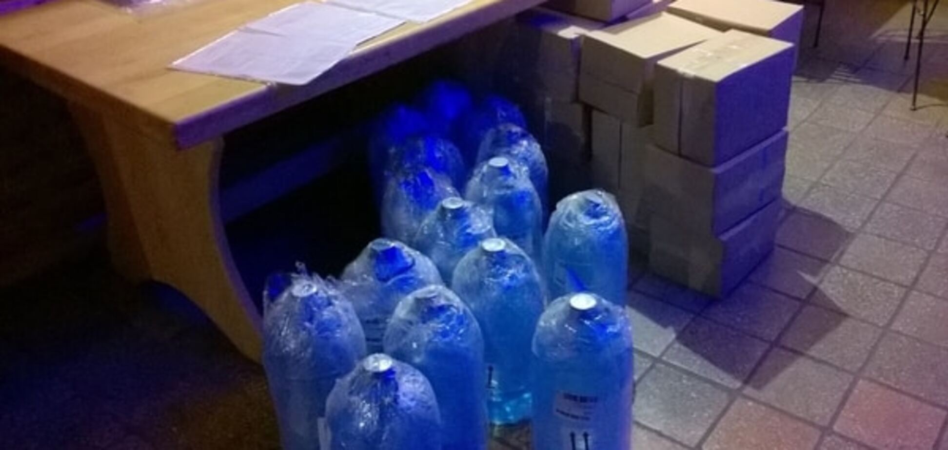 Губит людей не пиво: на Донбасс завезли сотни литров 'паленой' водки