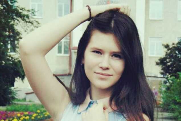 У Росії школярку хотіли покарати за акцію пам'яті жертв аварії Airbus 321