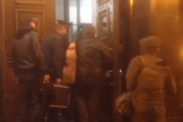У мережі показали відео з місця обстрілу кабінету Шокіна