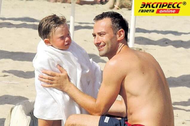 Война продолжается: семья Фриске заявила, что Шепелев спрятал от сына все фото Жанны