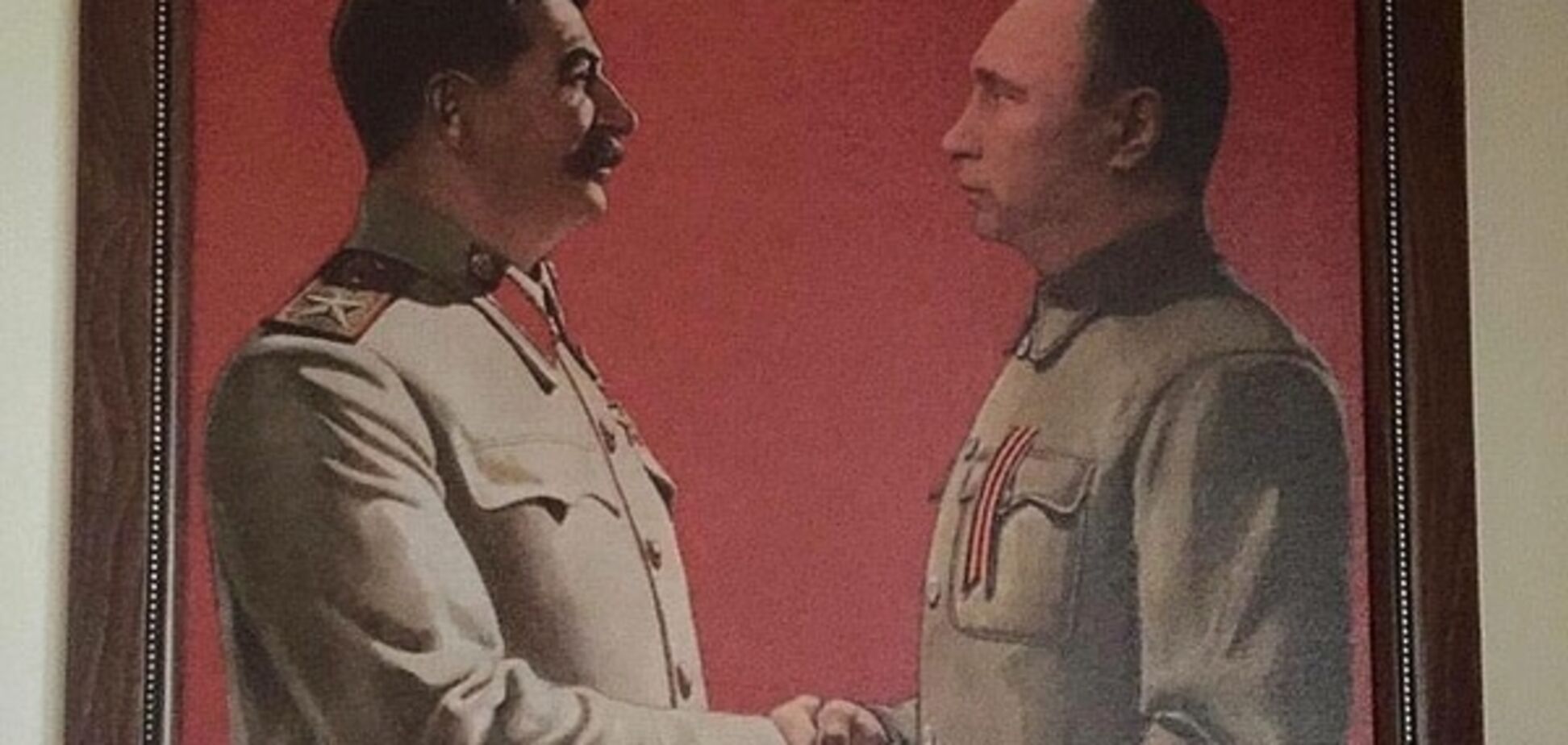 Встретились два одиночества: картина с Путиным и Сталиным 'порвала' сеть. Фотофакт