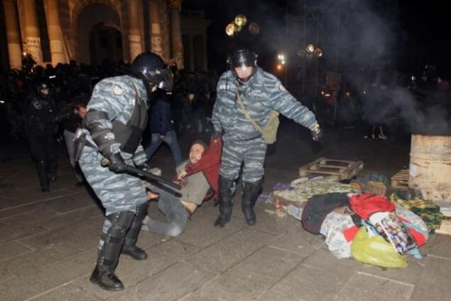 Два года назад 'Беркут' жестко разогнал студентов на Майдане: как это было