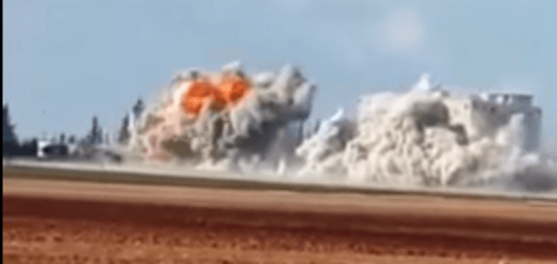 Российская авиация уничтожила турецкий хлебозавод, кормивший переселенцев: опубликовано видео