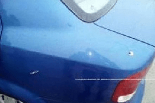 На Донетчине террористы у блокпоста обстреляли гражданское авто: фото с места событий