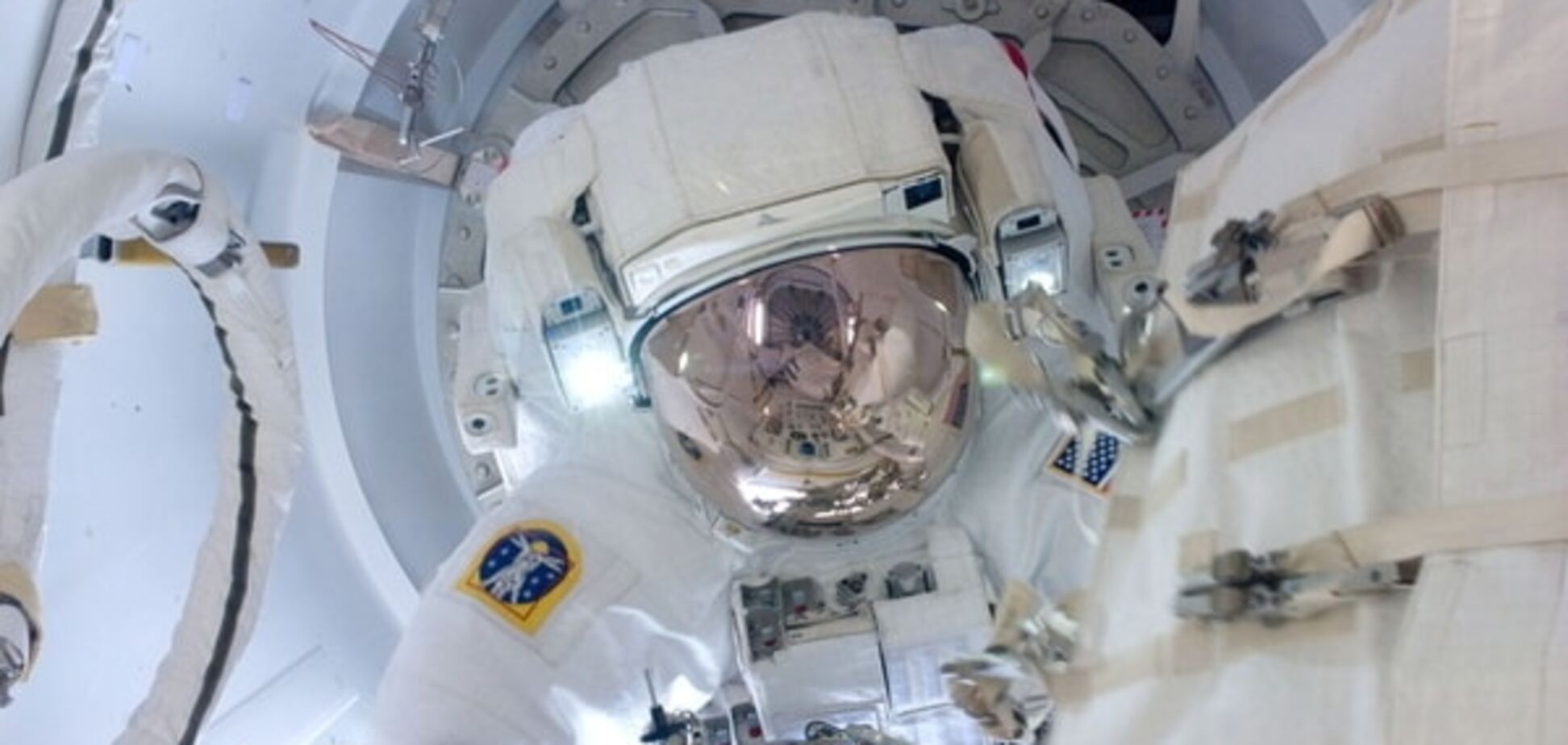 NASA рассекретило 13 самых необычных скафандров астронавтов