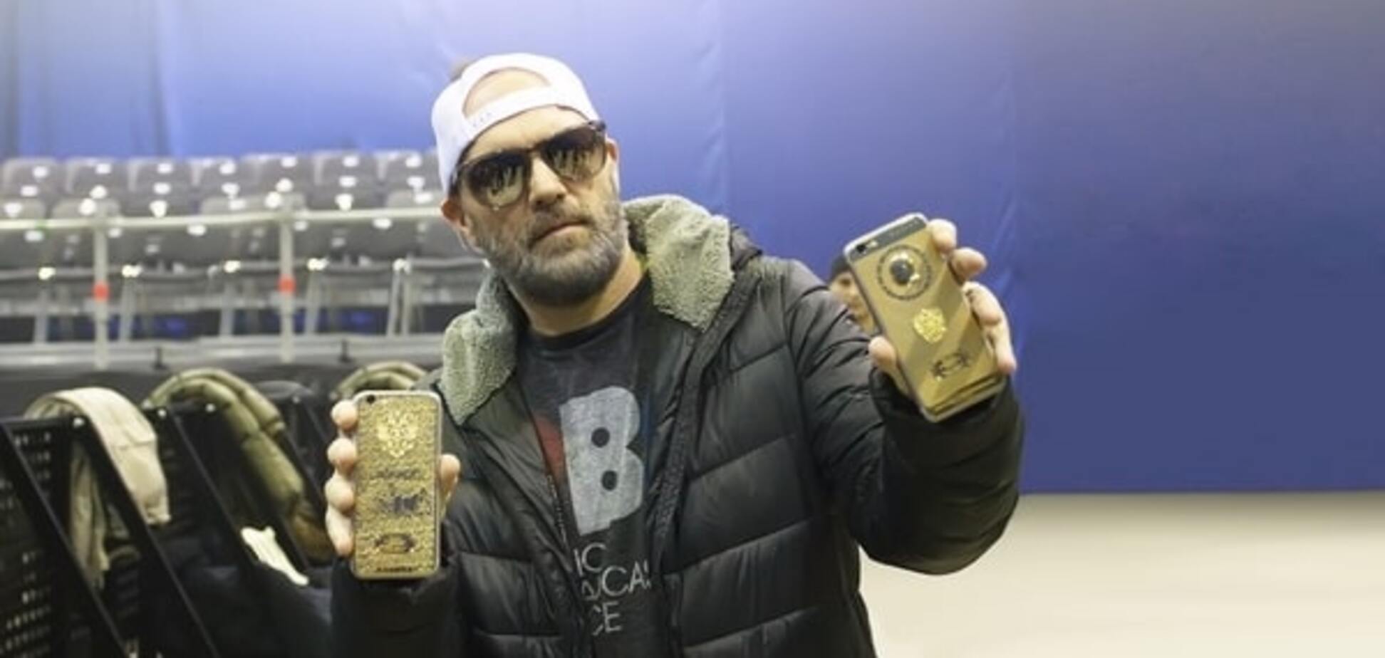 Солист Limp Bizkit обрел личного 'золотого Путина': фотофакт