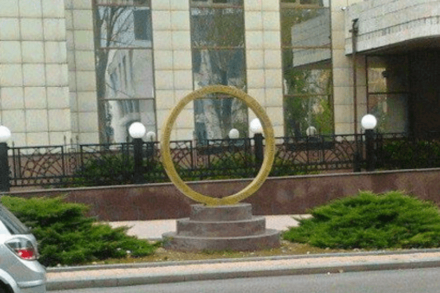 В оккупированном Донецке появился символичный 'памятник нулю': фотофакт