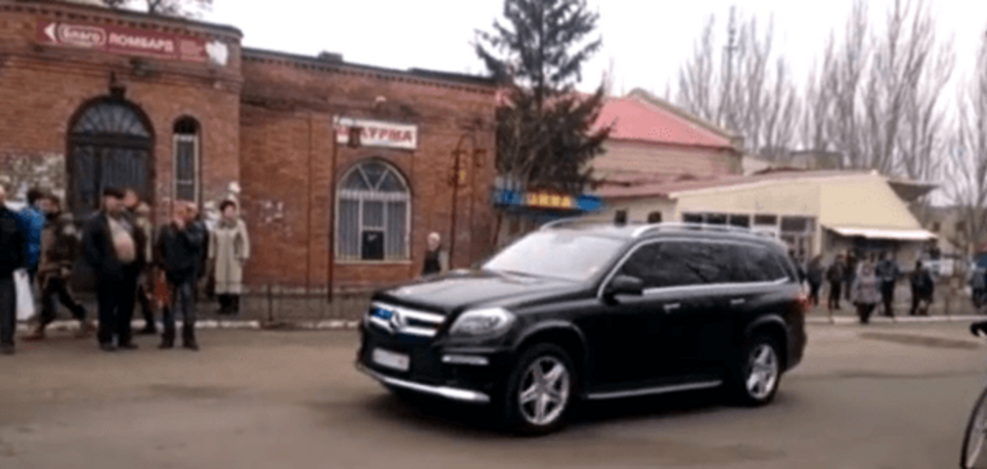 Захарченко похвалився у Дебальцево своїм дорогим кортежем: відеофакт